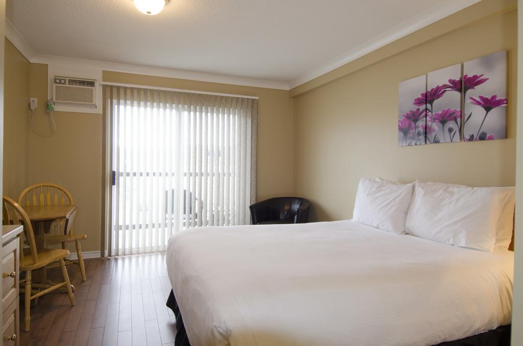 Tiki Shores Inn & Suites Пентіктон Номер фото