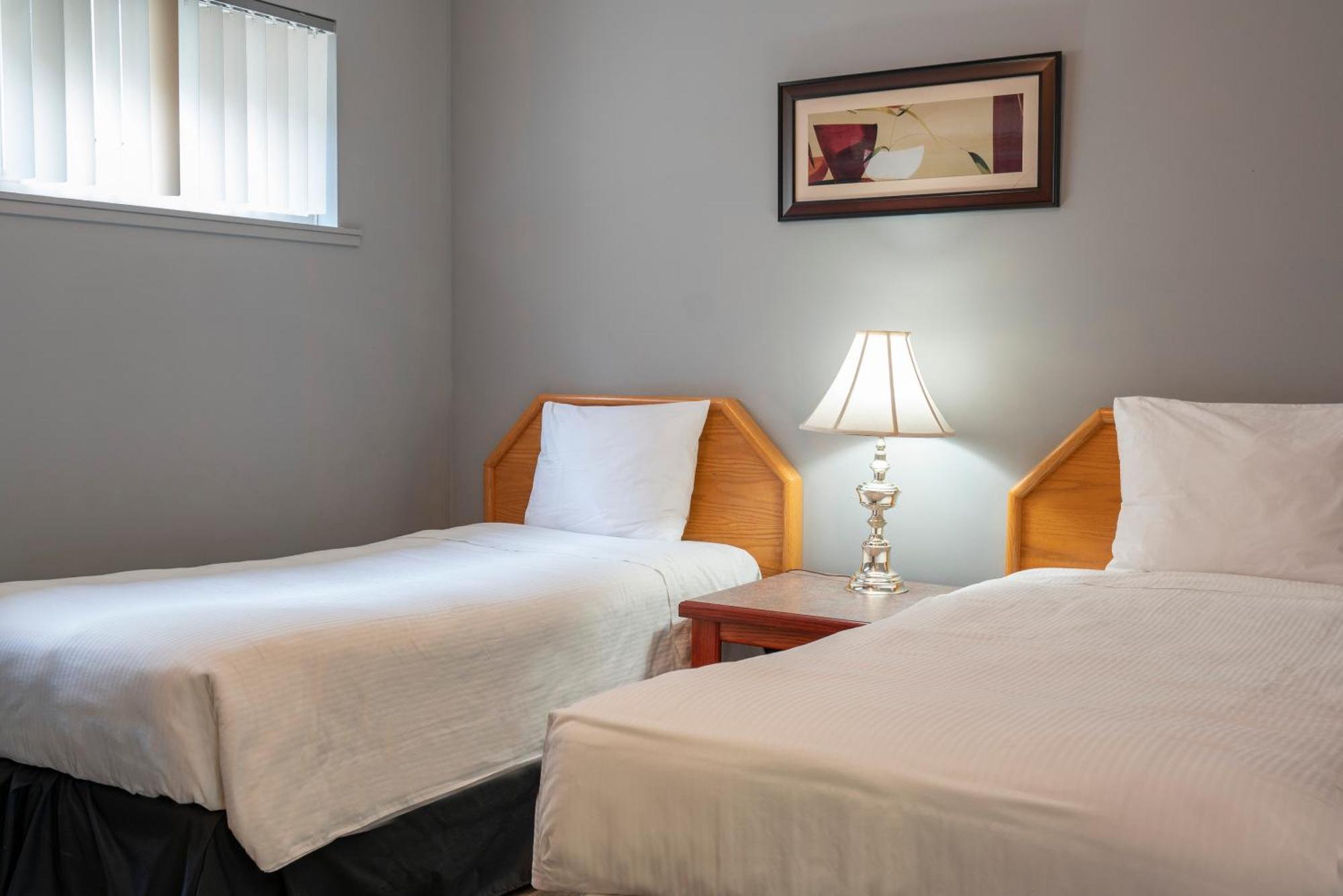Tiki Shores Inn & Suites Пентіктон Екстер'єр фото