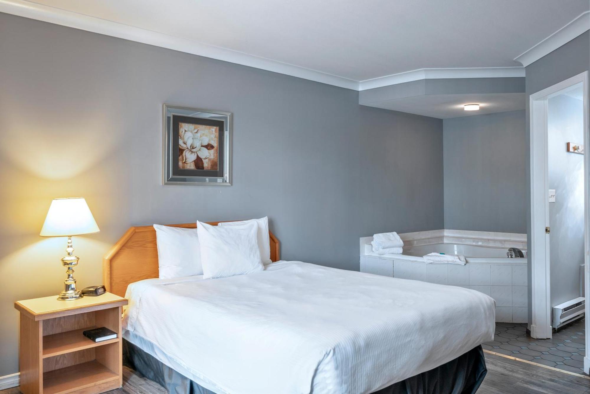Tiki Shores Inn & Suites Пентіктон Екстер'єр фото
