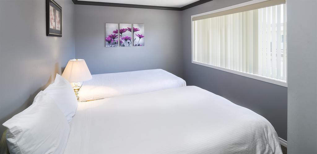 Tiki Shores Inn & Suites Пентіктон Екстер'єр фото